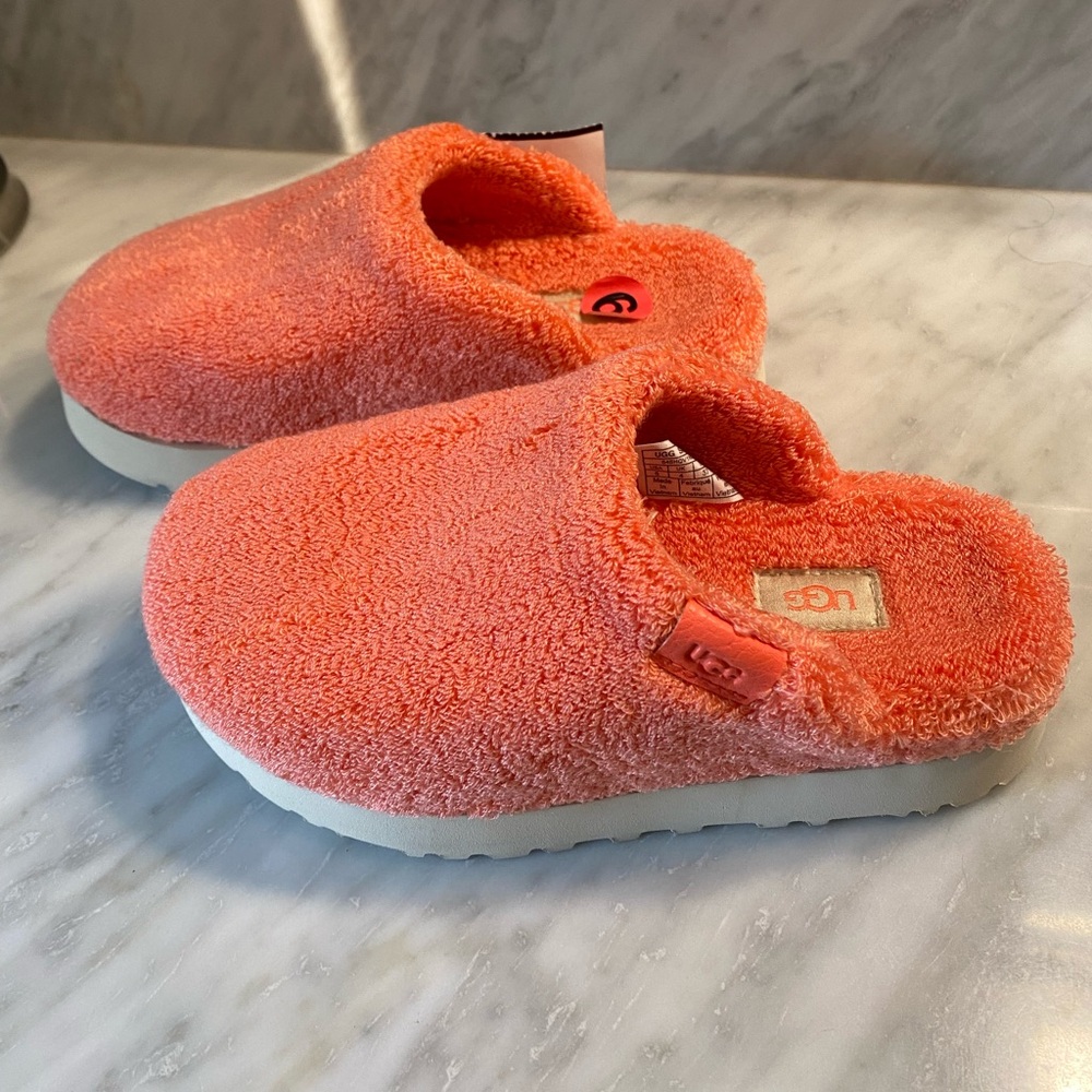 NWT Ugg Fuzz Sugar Terry Fluff Peach Bliss Slide Slipper/Shoe - Women’s size 6